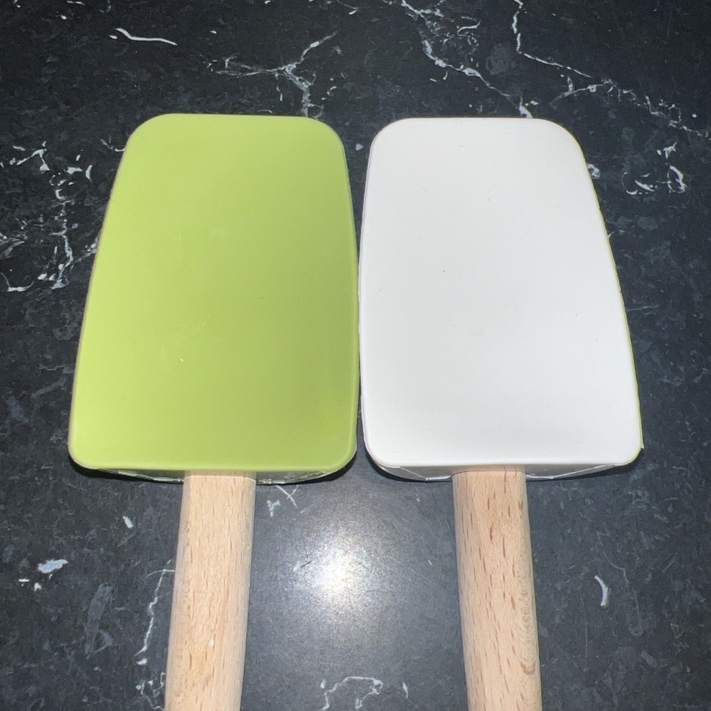 Williams Sonoma Spatula Wood Hdl Silicone Scraper Kitchen Tool Green - Set of 2 - Picture 3 of 4